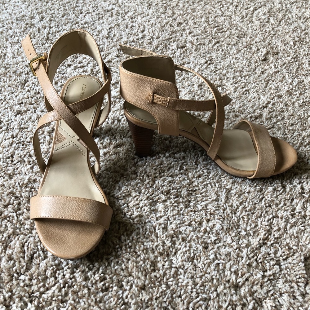 Leather nude heeled sandals, size 8